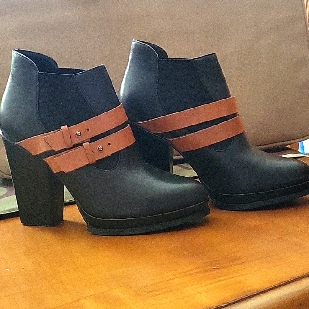 KELSI DAGGER PLATFORM BOOTIE 7.5